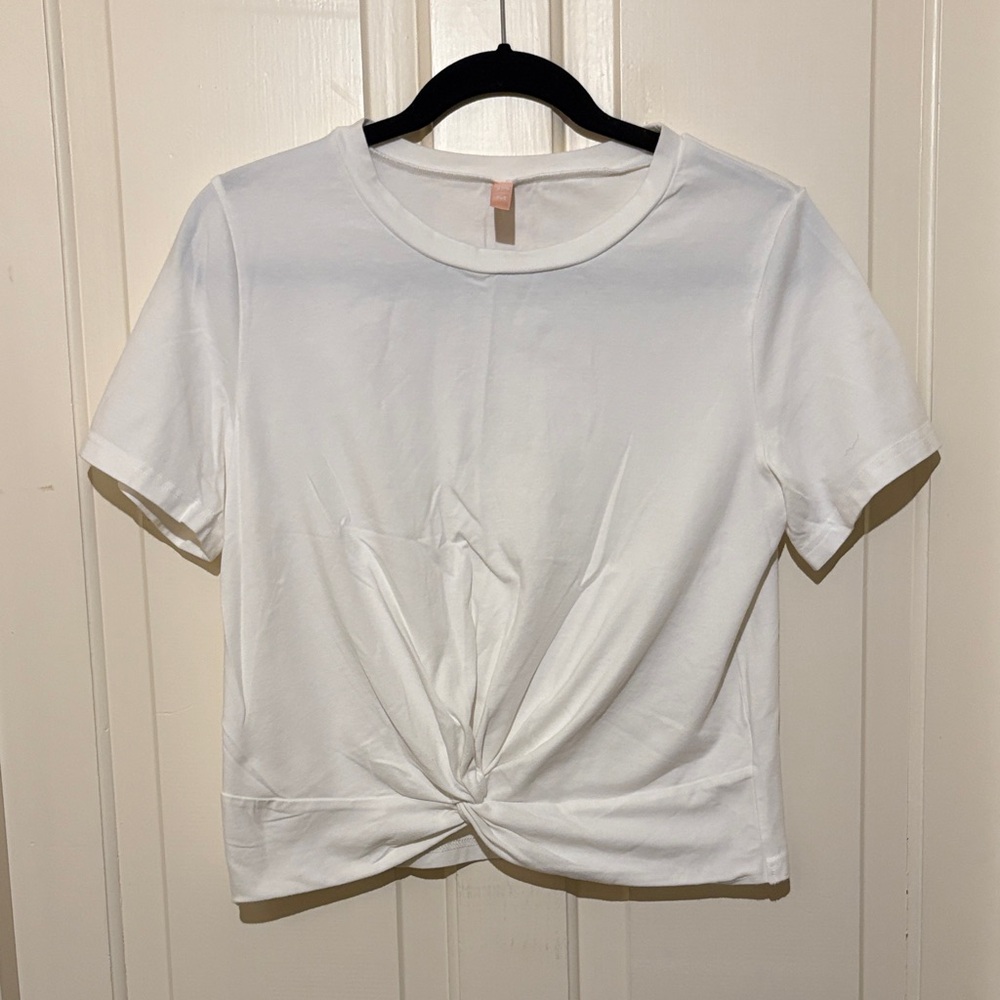 Chic White Twist Front Tee